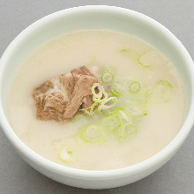 Seolleongtang soup