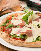 Italisan prosciutto and rocket pizza