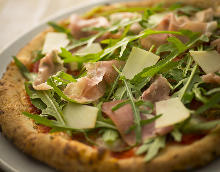 Raw ham pizza