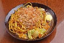 Yakisoba noodles with sauce