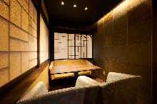 西陣織のソファー席　個室