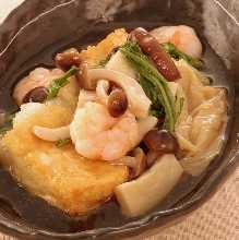 Deep-fried tofu and fried vegetables