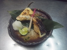 Salted and grilled fish head