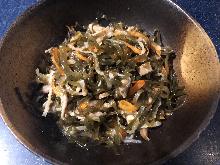 Stir-fried kelp