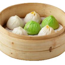 Xiaolongbao (soup dumplings)