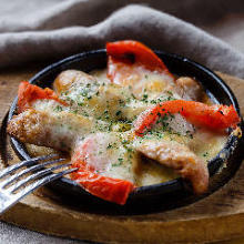 Grilled tomatoes with cheese