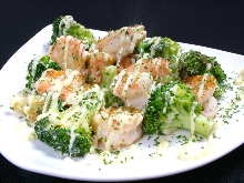 Stir-fried shrimp and broccoli with mayonnaise