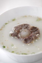 Gomtang soup