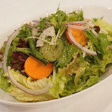 Seasonal vegetable salad