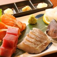 Assorted sashimi