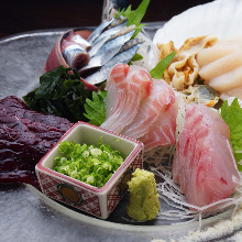 Assorted sashimi