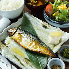Salted and grilled mackerel set meal