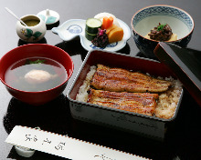 Eel served over rice in a lacquered box