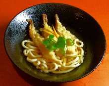 Wheat noodles with shrimp tempura