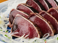 Straw-seared skipjack tuna