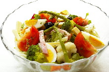 Seasonal vegetable salad