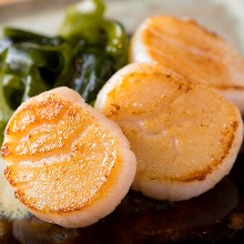 Grilled scallop with butter