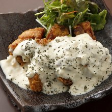 Fried chicken with vinegar and tartar sauce