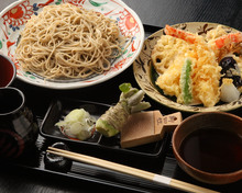 Buckwheat noodles served on a bamboo strainer