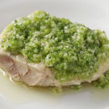 Steamed chicken with salted green onion sauce