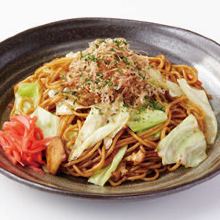 Yakisoba noodles with sauce