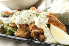 Fried chicken with vinegar and tartar sauce