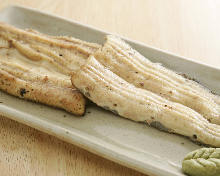 Grilled eel without seasoning