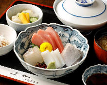 Assorted sashimi