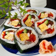 Futomaki sushi rolls