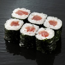 Tuna sushi rolls