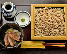 Buckwheat noodles served on a bamboo strainer with duck