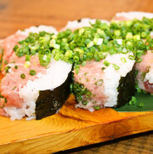 Negi toro (minced tuna with green onions) sushi rolls