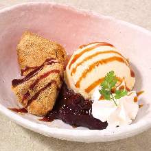 Brown sugar warabimochi (bracken-starch dumplings) with brown sugar syrup and vanilla ice cream