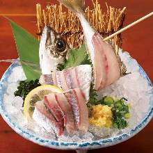 Horse mackerel sugata-zukuri (sliced sashimi served maintaining the look of the whole fish)