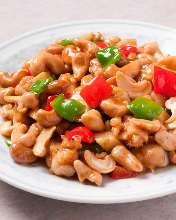 Stir-fried chicken and cashew nuts