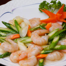 Stir-fried shrimp and asparagus