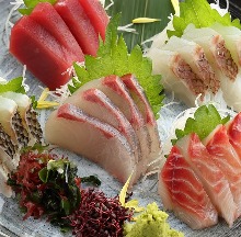 Assorted sashimi