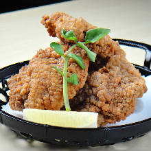 Marinated deep-fried whale (seasoned with soy sauce)