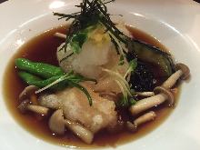 Deep-fried rice cake in broth