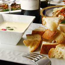 Camembert cheese fondue