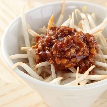 Bean sprouts topped with ground meat miso
