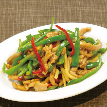 Thinly-sliced, stir-fried beef with green pepper