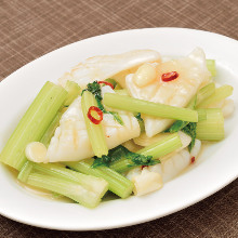 Stir-fried Chinese cabbage and garlic with salt