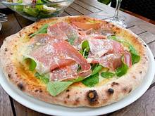 Raw ham pizza