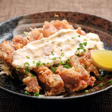 Fried chicken with vinegar and tartar sauce