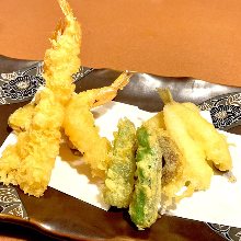 Assorted seafood tempura