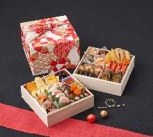 Seasonal dish in a lacquered box