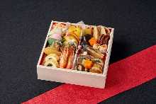 Seasonal dish in a lacquered box