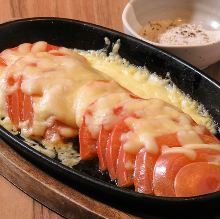 Grilled tomatoes with cheese