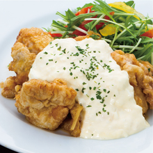 Fried chicken with vinegar and tartar sauce